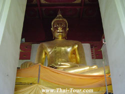The great Buddha inside the temple