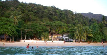 Sea view of the Siam Beach resort pool and hotel