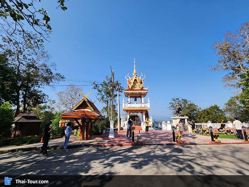 รอบนอก วัดพระธาตุเขาน้อย