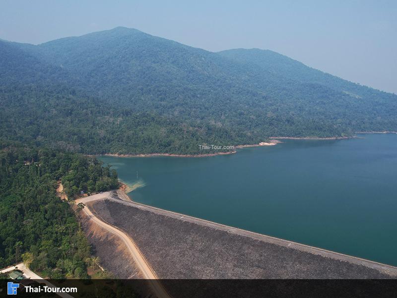 ภาพมุมสูงเขื่อนบ้านพลวง