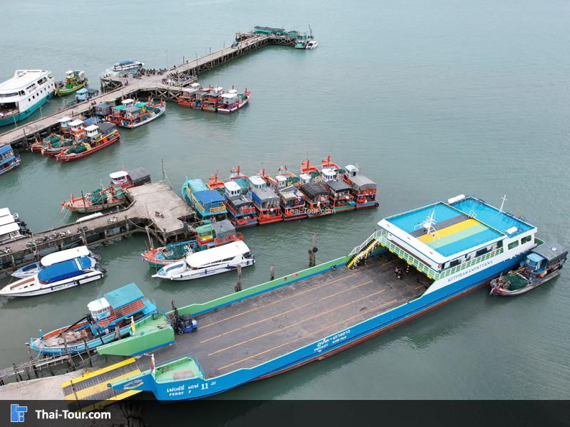 ภาพมุมสูง ท่าเทียบเรือบ้านแหลมใหญ่