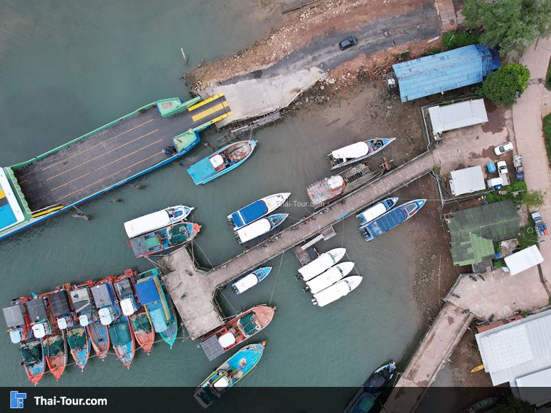 ภาพมุมสูง ท่าเทียบเรือบ้านแหลมใหญ่