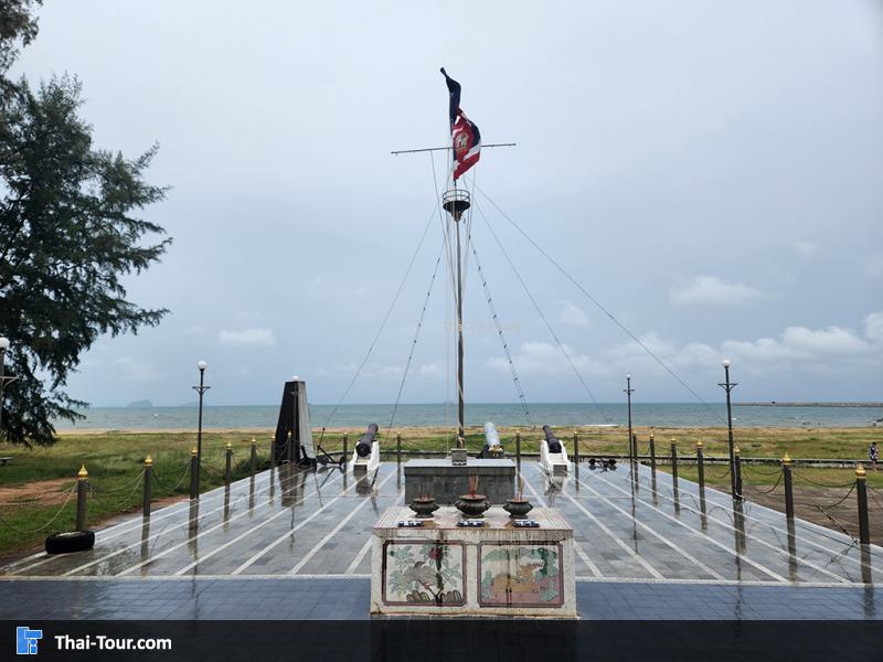 ด้านหน้า หาดอรุโณทัย