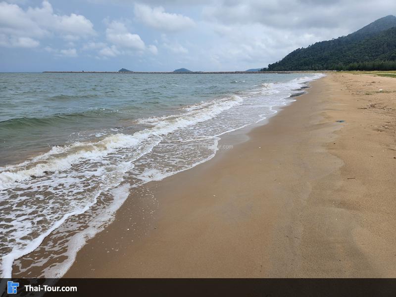 ด้านหน้า หาดอรุโณทัย