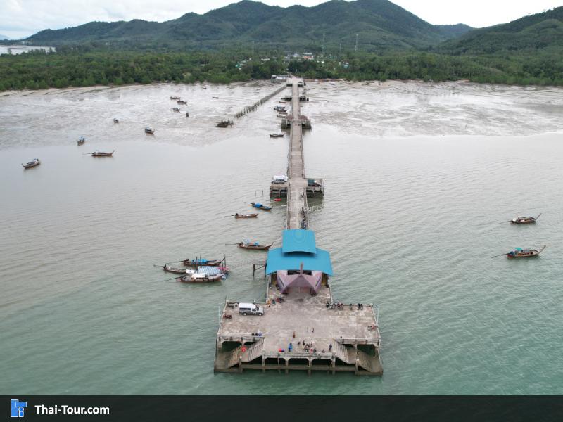 ภาพมุมสูง ท่าเรือช่องหลาด