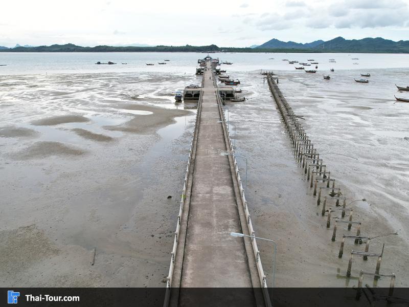 ภาพมุมสูง ท่าเรือช่องหลาด