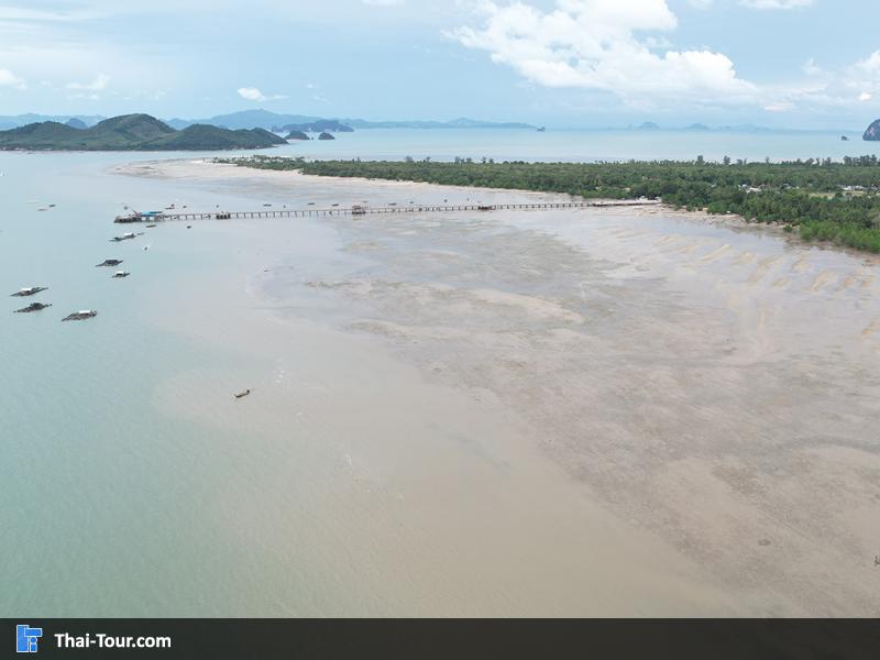 ภาพมุมสูง ท่าเรือช่องหลาด