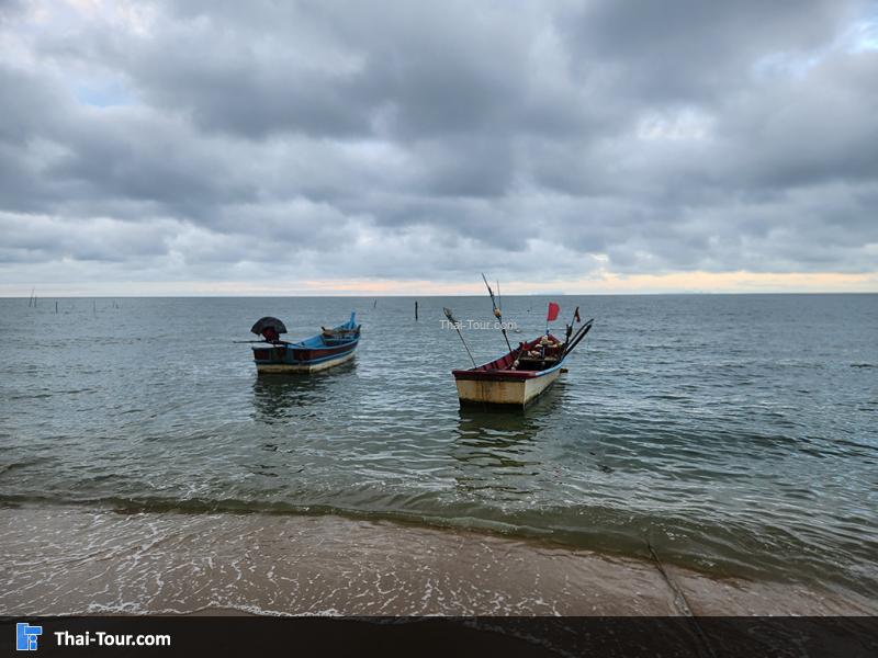 ด้านหน้าชาย หาดนิยม