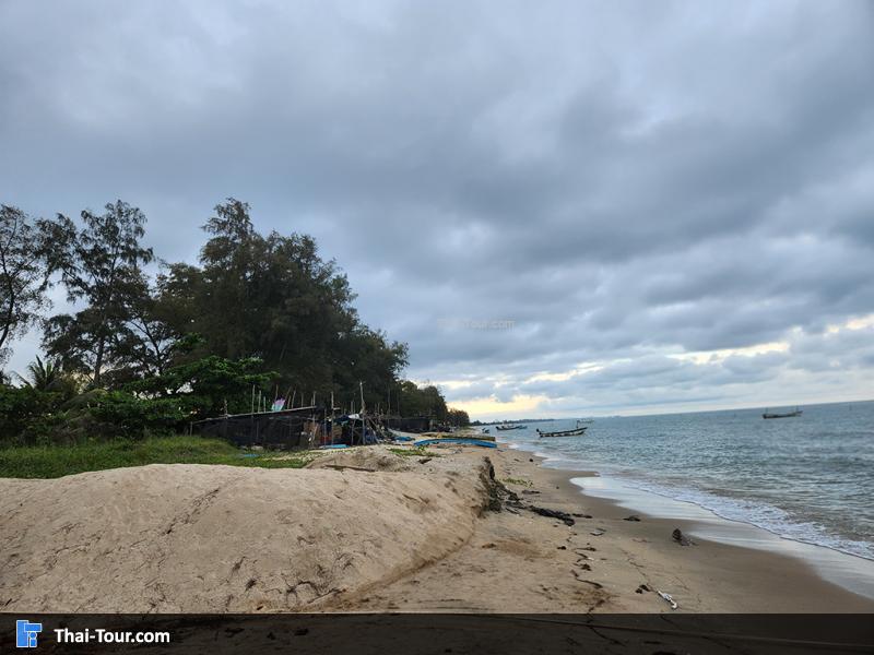 ด้านหน้าชาย หาดนิยม