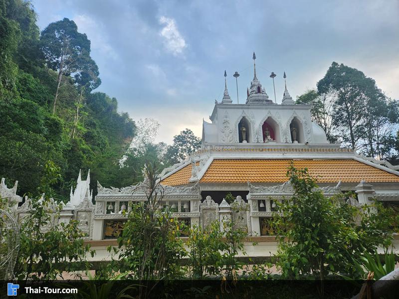 พระนอนทรงเครื่องโนรา