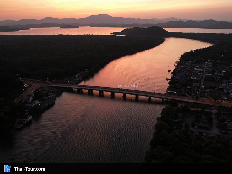 จุดชมวิวสะพานข้ามคลองละอุ่น