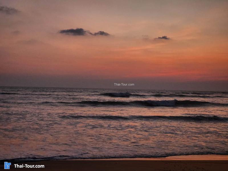 บริเวณหน้าชายหาดบางหลุด