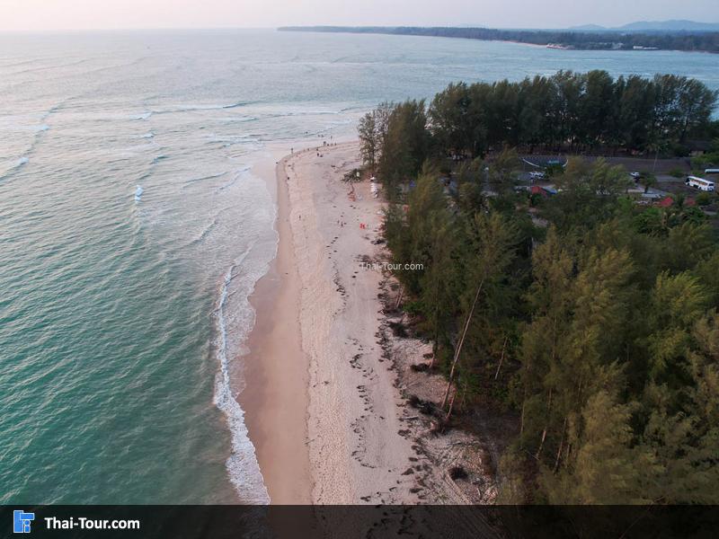 ภาพมุมสูง ชายหาดบางหลุด