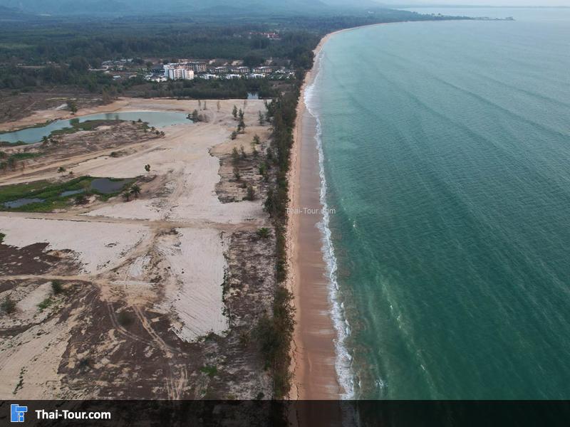 ภาพมุมสูง ชายหาดบางหลุด