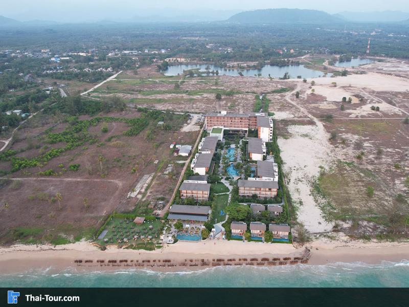 ภาพมุมสูง ชายหาดบางหลุด