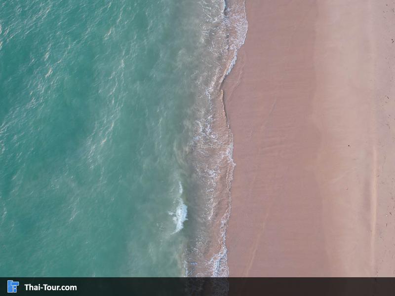 ภาพมุมสูง ชายหาดบางหลุด