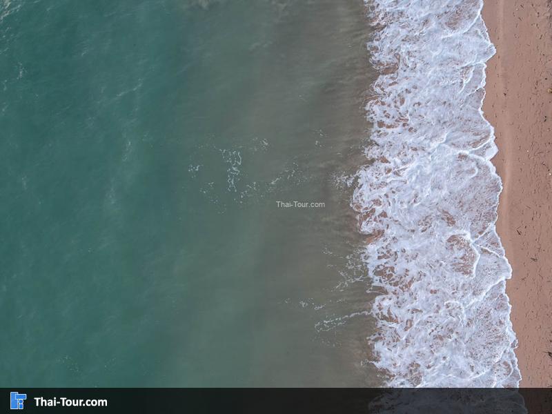 ภาพมุมสูง ชายหาดบางหลุด